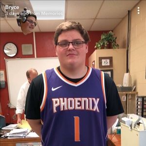 Meet your Posher, Levi